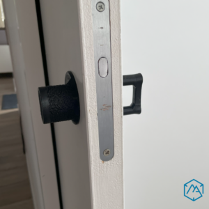 Poignée de porte coulissante avec Verrou