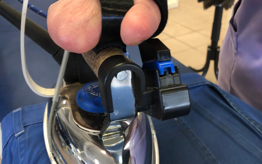 Gant de repassage adapté