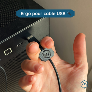 Ergo sur le câble en utilisation dans un port USB de l'ordinateur